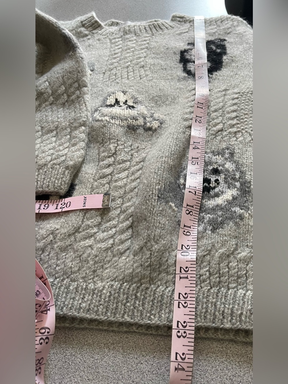 The Eagles Eye Gray Wool Cable Knit Seal Polar Bear Motif Sweater Size Medium - Picture 9 of 11